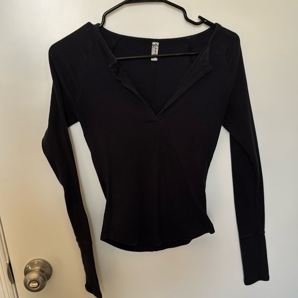 FREE PEOPLE - V NECK LONG SLEEVE - BLACK - SMALL